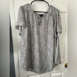 Torrid Gray Patterned Top Size 3